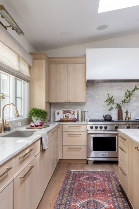 web-kitchen-whiteoak-cabinets